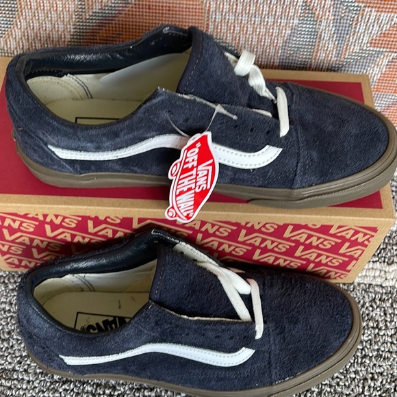 Vans Men’s Old Skool
Hairy Suede Dark Navy
VN0005UADNV
Sneakers - Picture 4 of 16
